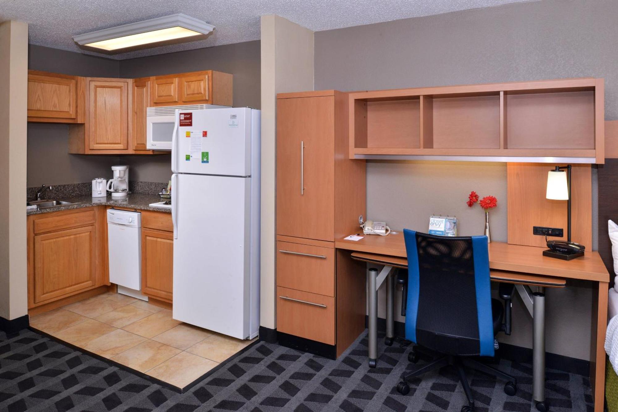 TownePlace Suites Detroit Warren Buitenkant foto