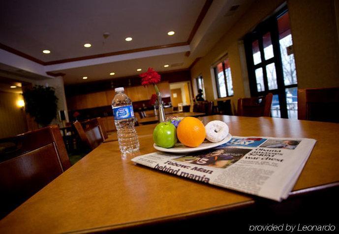 TownePlace Suites Detroit Warren Restaurant foto