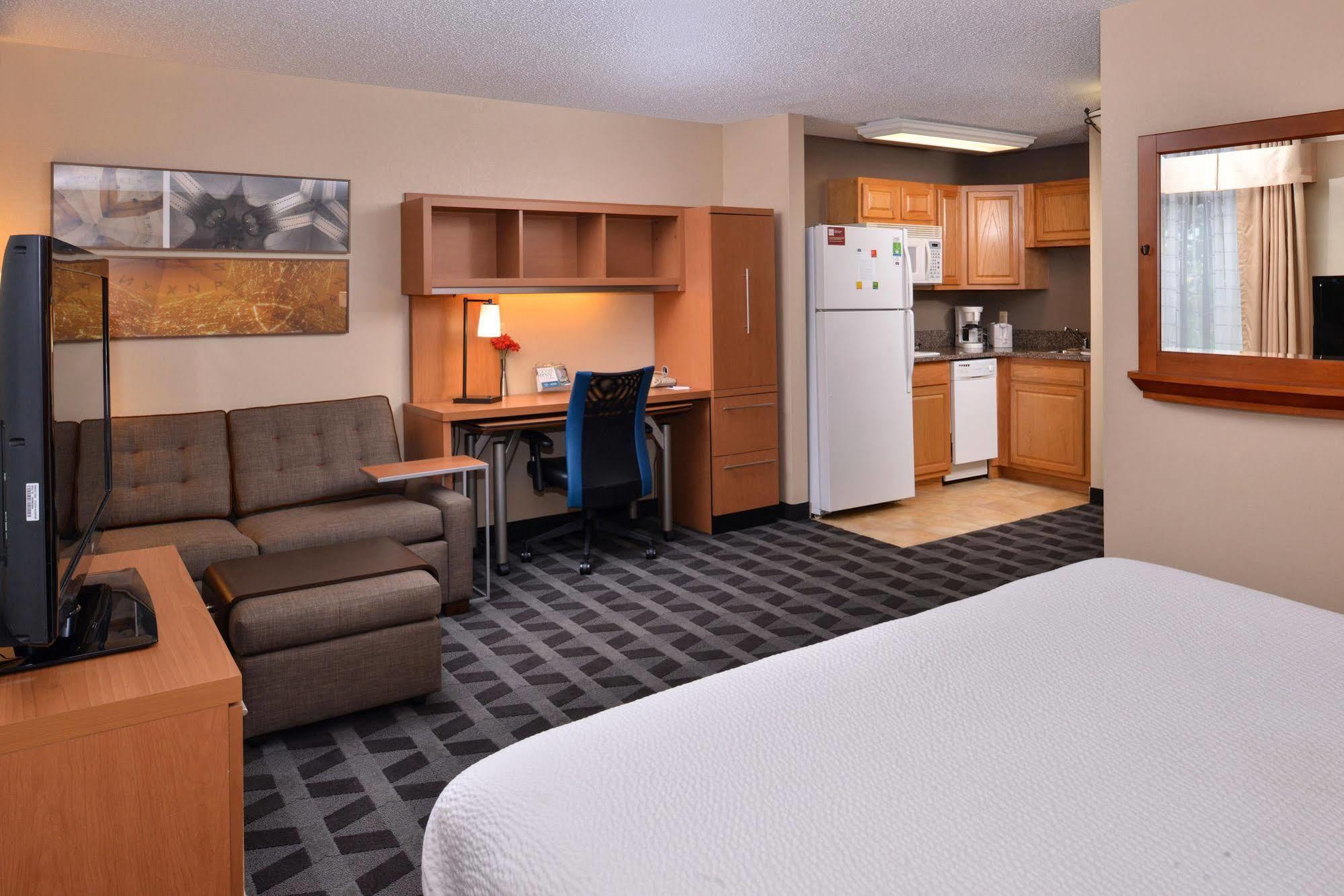 TownePlace Suites Detroit Warren Buitenkant foto